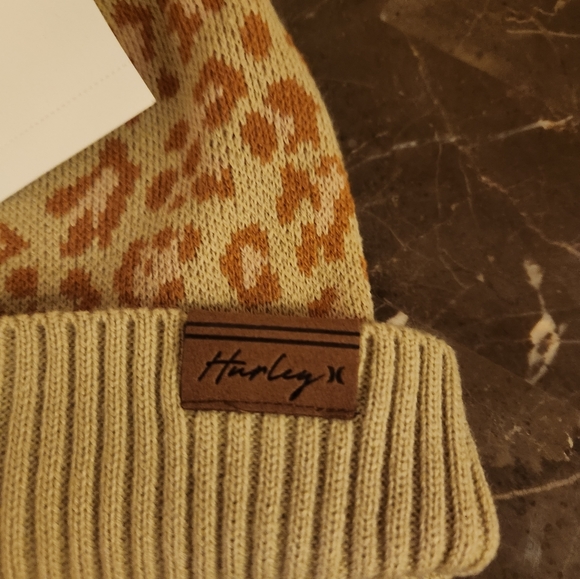 Hurley cheetah print winter hat with pom on top nwt - Picture 2 of 7